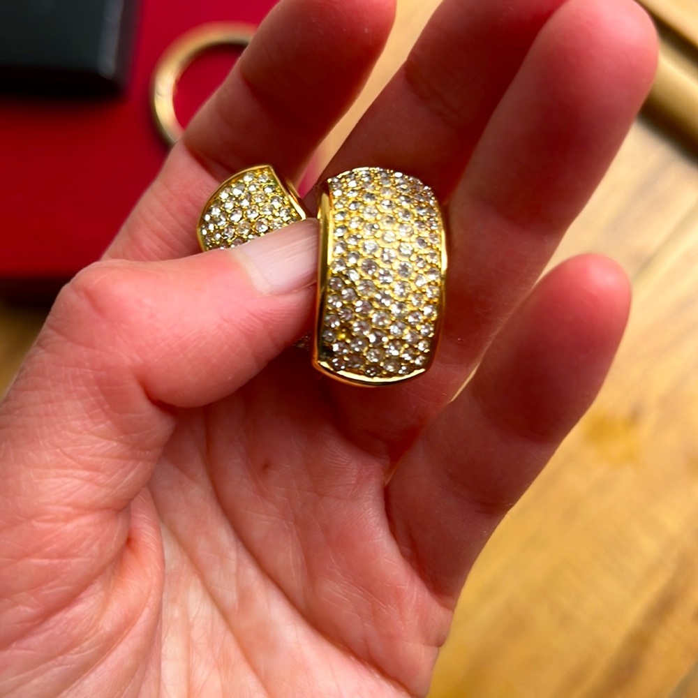 Signed Christian Dior bracelet and earrings gold tone set with crystals. - Picture 4 of 11